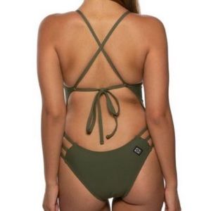 Nico.. never worn, didn’t fit me.. tried on once